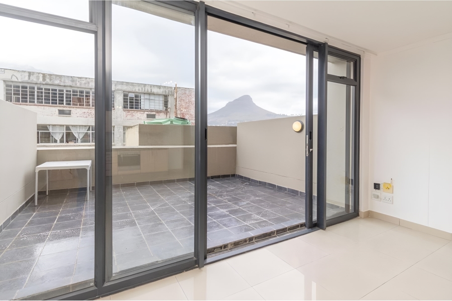 1 Bedroom Property for Sale in Zonnebloem Western Cape